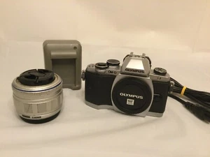 "Near MINt" Olympus OM-D E-M10 &M.ZUIKO DIGTAL 14-42mm F3.5-5.6 Lens - Picture 1 of 23