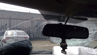 10 11 12 13 14 15 16 2017 Dodge Caravan Rear View Mirror Auto Dim w/ Microphone - Image 1 of 4