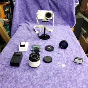 💥EXCELENTE💥CÁMARA DIGITAL PANTALLA TÁCTIL SAMSUNG NX NX2000 20,3 MP CON ACCESORIOS - Imagen 1 de 24