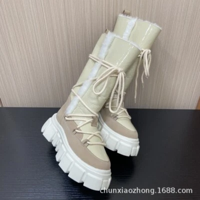 Botas para mujer INUIKII plataforma charol media pantorrilla Foto 1 de 4