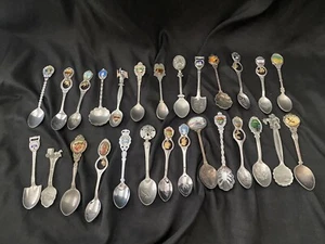Lot of Souvenir Collector Spoons various landmarks, resorts, tourist spots - Picture 1 of 12
