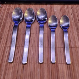 CAMBRIDGE WREN POSATE INOX SATINATO - 2 CUCCHIAINI DA TÈ E 3 CUCCHIAI DA ZUPPA - COREA - Foto 1 di 1