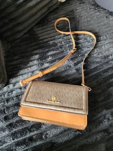 Michael Kors Jet Set Charm Small Phone Crossbody Signature Brown - Picture 1 of 3