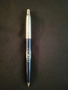 Bolígrafo Parker Jotter Kiwanis International azul oscuro con ribete de acero inoxidable - Imagen 1 de 7