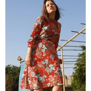 H&M rötlich/orangefarbenes geblümtes Kleid 3/4-Ärmel Midi Damengröße 14 - Bild 1 von 9