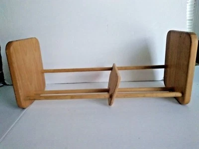 Estante de almacenamiento de exhibición ajustable de madera Napa Valley 18 3/4x7x7,5" Foto 1 de 4