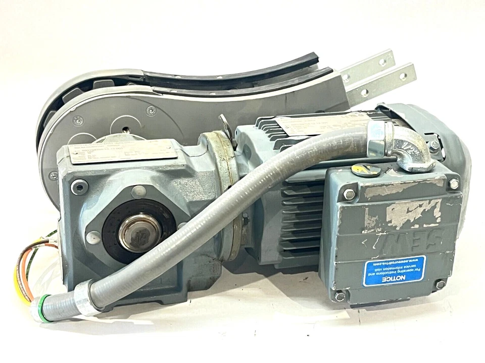 SEW SA37DRS71M4 Gearmotor 3/4HP 1648RPM w/ Flexlink XBEB 0A85HNRGP 5045618 - Image 1 of 4