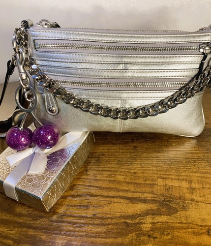 COACH Borsa pochette da polso in pelle argento metallizzato