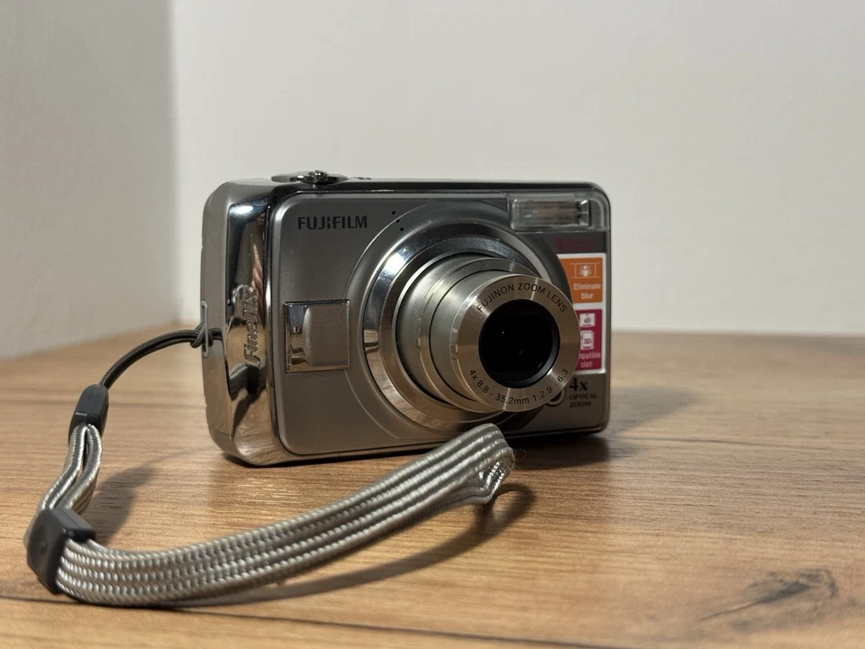 Fujifilm FinePix A900 Digitalkamera Kamera 9 MP silber Digi Cam - Bild 1 von 4