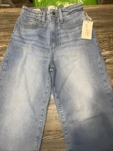 Women's High-Rise Wide Leg Jeans - Universal Thread Light Wash 2 Short. NWT. L - Picture 1 of 12