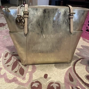 MICHAEL KORS JET SET SIGNATURE LOGO PALE GOLD MIRROR METALLIC TOTE BAG NWT!$248 - Picture 1 of 8