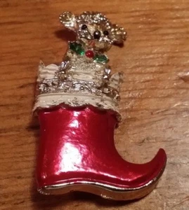VINTAGE SIGNED GERRYS GOLD TONE DOG CHRISTMAS STOCKING PIN FREE SHIPPING - Picture 1 of 2