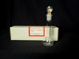 Mercer Glass Works - Pyrex® 10mL Glass Volumetric Flask with Stopper - Picture 1 of 8