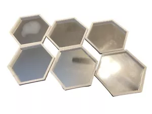 6 Stück Sechseck Wandspiegel weißer Rahmen 9.625 Wand oder Regal Dekor - Bild 1 von 4
