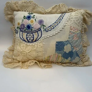 Vintage Handarbeit Patchwork Quilt Überwurf Kissen bestickt Ösen Rüsche 8”x10” - Bild 1 von 12