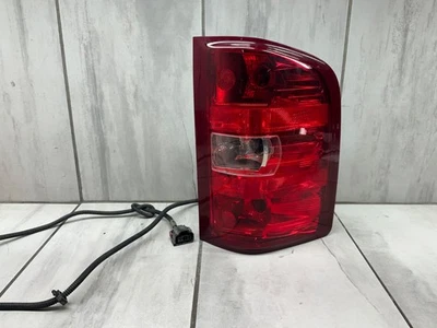 Luz trasera derecha OEM 2007-2013 Chevy Silverado 1500 2500 3500 con arnés #25958483 Foto 1 de 4