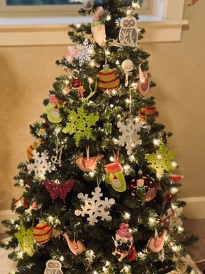 Pack de 21 adornos navideños, temática rosa y verde, copos de nieve, ideal para niños Foto 1 de 4