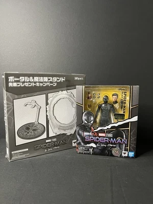 S.H. Traje Figuarts Spider-Man No Way Home negro y dorado con escenario Tamashii Foto 1 de 4