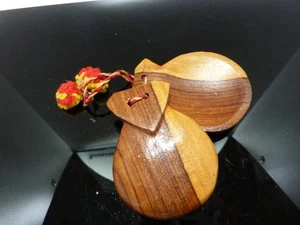Castañuelas de madera talladas a mano DE COLECCIÓN - Imagen 1 de 3