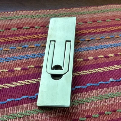 Cómoda de gabinete vertical grande de latón con una puerta Henredon Scene MCM vintage Foto 1 de 4