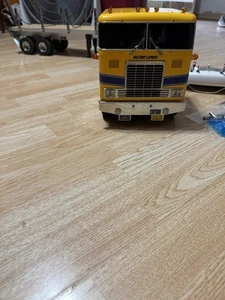 Tamiya Globe Liner 1/14 with Flatbed Trailer - Picture 1 of 4