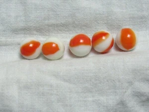 Lotto 5 biglie vintage arancio e bianco latte scorie vortice Popeye - Foto 1 di 4