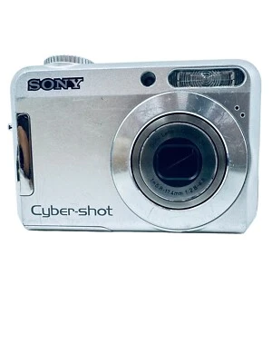 Sony Cyber-shot DSC-S650 7.2MP Digital Camera Silver Parts/Repair No Power TT140 - Image 1 of 4