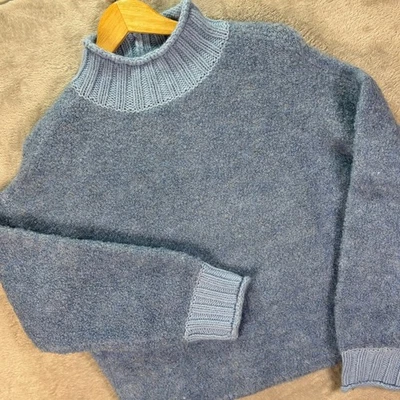 Nuevo con etiquetas Suéter American Eagle Para Mujer M Azul Boucle Cuello Alto Tejido Suave Pullover Foto 1 de 4