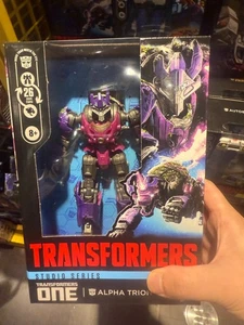 FIGURA DE ACCIÓN HASBRO TRANSFORMERS ONE STUDIO SERIES VOYAGER ALPHA TRION PREVENTA - Imagen 1 de 6