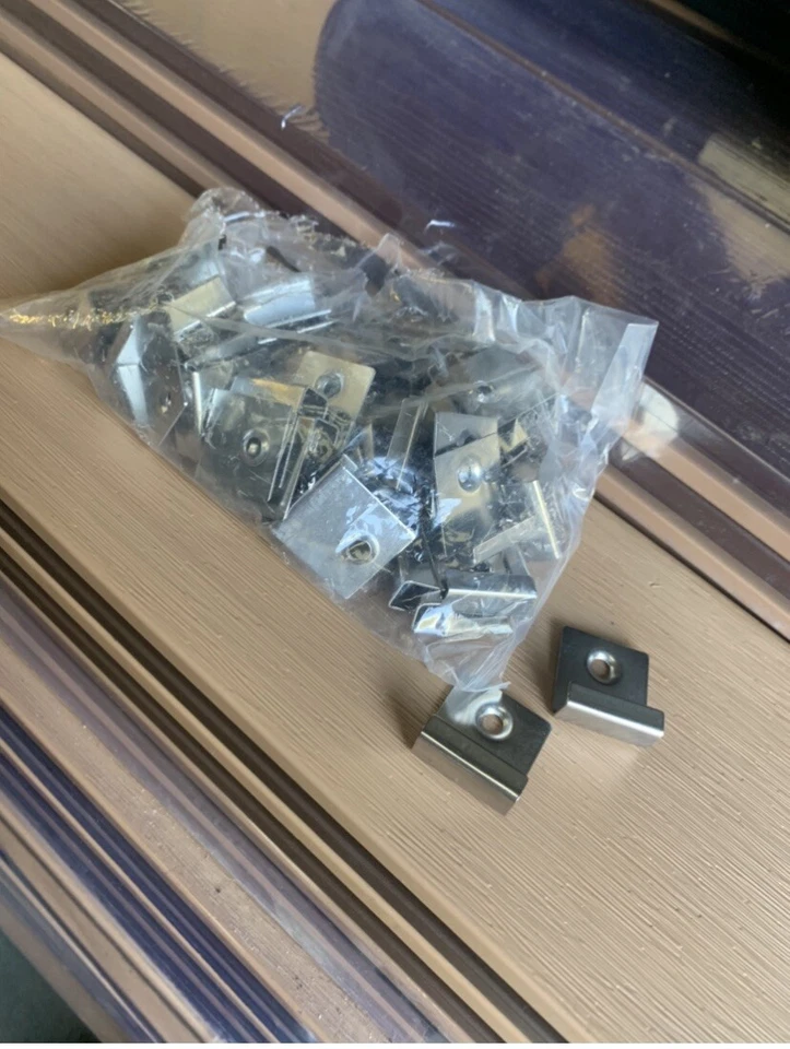 Clips de démarrage composites pour terrasse en acier inoxydable