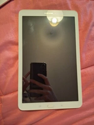 Samsung Galaxy Tab E SM-T560 9.6'' 8GB' Wi-Fi Tablet - Bianco - Immagine 1 di 2