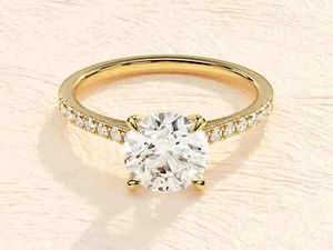 2Ct Round Cut Moissanite Womens Solitaire Engagement Ring 14K Yellow Gold Plated - Foto 1 di 10