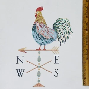 Prugna Stitchery dipinta a mano tela punto ago Chanticleer Gallo banderuola - Foto 1 di 1