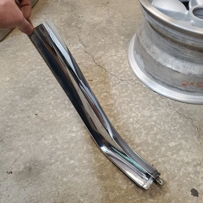 Chevrolet El Camino 1964-1966 embellecedor de platón Rh 4410028 bonito cromo, un botón Foto 1 de 4