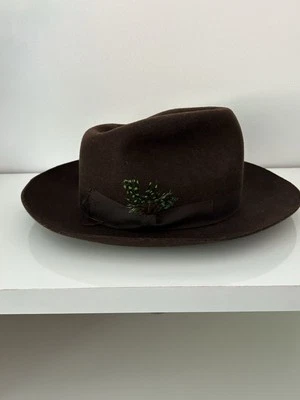 Sombrero de lana pluma marrón vintage Miss Dior hecho en Gran Bretaña Foto 1 de 4