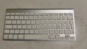 Apple Tastatur bluetooth A1314 QWERTZ deutsch - Bild 1 von 2