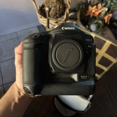 Cámara digital Canon EOS 1Ds Mark II 16,7 MP SLR de fotograma completo (solo cuerpo) 33 Foto 1 de 4