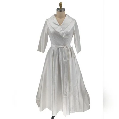 NUEVO Vestido de novia Lavetir falda completa satinado blanco talla 14 modesto clásico nupcial Foto 1 de 4