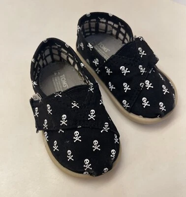 Zapatos planos sin cordones negros calaveras Toms talla T4 para bebé Foto 1 de 4