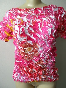 MULTI-COLOR GEOMETRIC DESIGN CRINKLE STRETCHY SHORT SLEEVE TOP SIZE ML - Picture 1 of 3