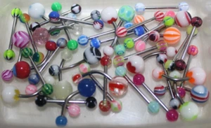 Lotto 41 anelli pancia dritti e curvi calibro 14 gioielli colorati nuovi - Foto 1 di 3
