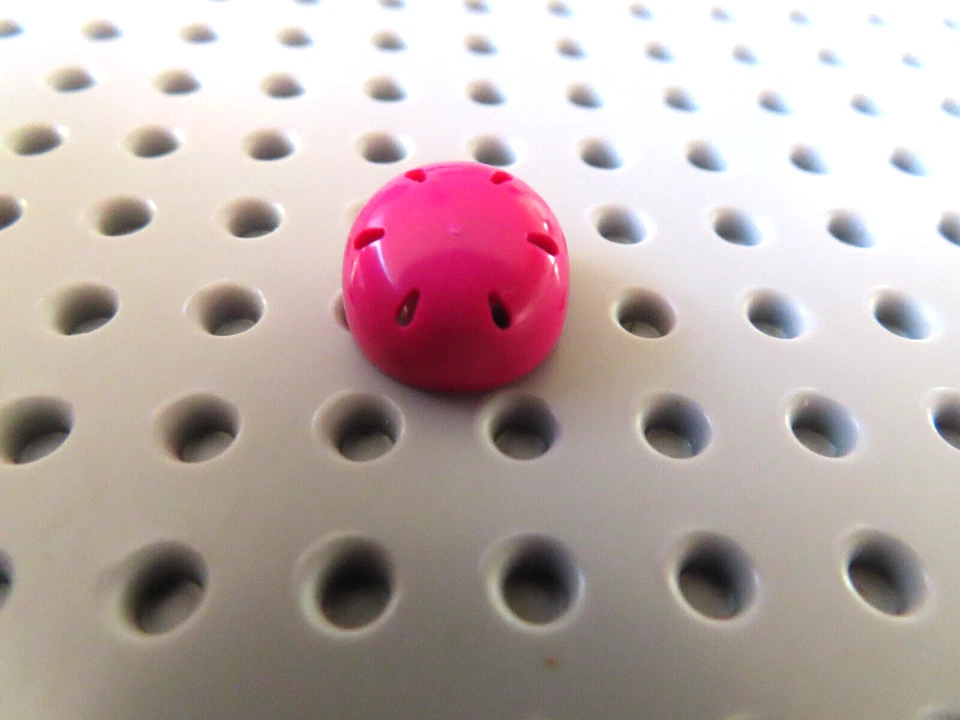 Lego Figur Zubehör Friends 1 x Helm Skaterhelm Sporthelm 46303 magenta  NEU - Bild 1 von 1