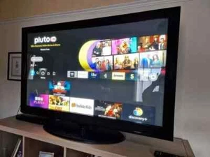 32" LG FULL HD FREEVIEW BUILT IN LCD TV WITH STAND & REMOTE CONTROL - Picture 1 of 2