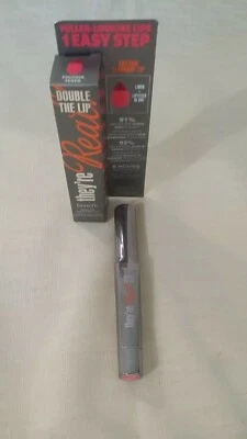 BENEFICIO DOUBLE THE LIP THEY'RE REAL BEYOND SEXY LÁPIZ LABIAL DELINEADOR FIEBRE FUCSIA Foto 1 de 4