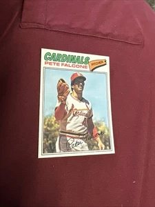 Topps Baseball #205 1977 Pete Falcone casi nuevo/como nuevo - Imagen 1 de 4