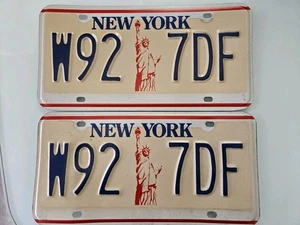 Matrículas caducadas de la Estatua de la Libertad de Nueva York, ROJO, azul y blanco W92 - Imagen 1 de 7