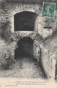 CPA 02 - GUISE Le Fort (XVe siecle) - Passage voûté - Armes des Ducs de Guise - Picture 1 of 2