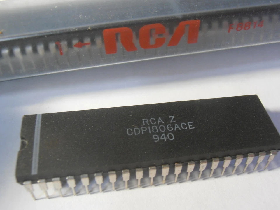 CDP1806ACE  8bit Microprocessor with On-Chip RAM and Counter,Timer dip40 RCA - Image 1 of 1