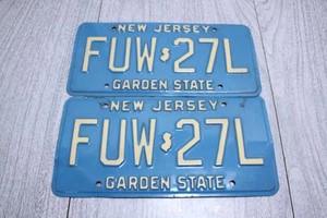 Targhe New Jersey vintage scadute - (2) FUW-27L blu in rilievo - Foto 1 di 2