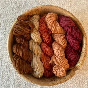 PAIVATAR DK Knitting Yarn - ORGANIC MERINO Wool -Natural Plant Dyed 100 gr DKOM1 - Picture 1 of 3